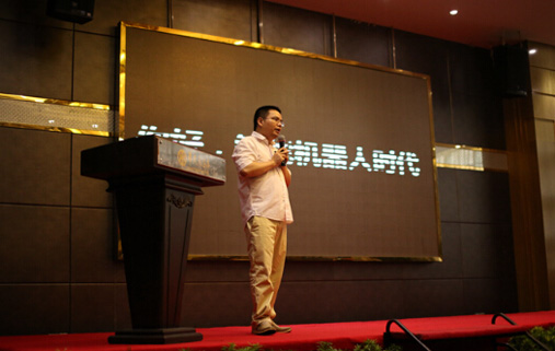 少兒編程教育機(jī)器人亮相 引領(lǐng)智能機(jī)器人時(shí)代