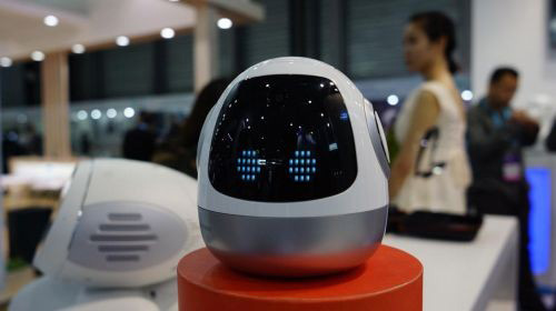 CES Asia 2016：中國(guó)首款量產(chǎn)兒童機(jī)器人亮相