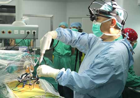 我國自主研發手術機器人顯威力