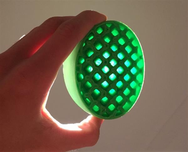 3D打印創客借助柔性3D打印材料打印彈力球