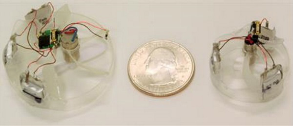 賓夕法尼亞大學推最小的自供電可控飛行機器人