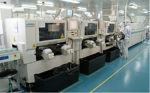 AGV倉儲(chǔ)搬運(yùn)機(jī)器人不為人知的十大優(yōu)勢