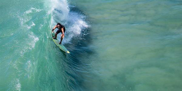 沖浪愛好者植入3D打印鈦后重新回到沖浪生活