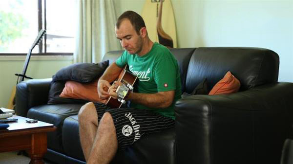 沖浪愛好者植入3D打印鈦后重新回到沖浪生活