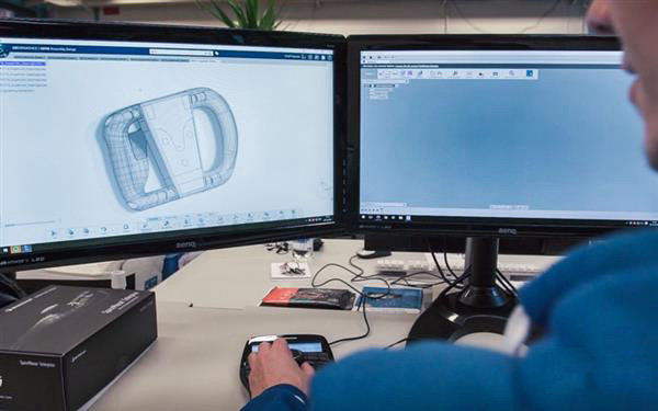 Team Delft 制作3D打印方向盤(pán)和支架