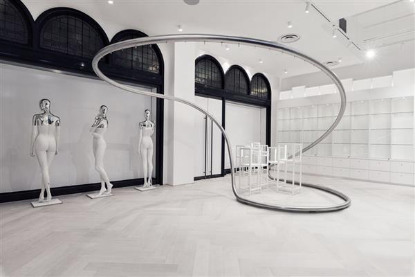 形似雕塑的3D打印不銹鋼衣架現(xiàn)身澳洲時(shí)裝店