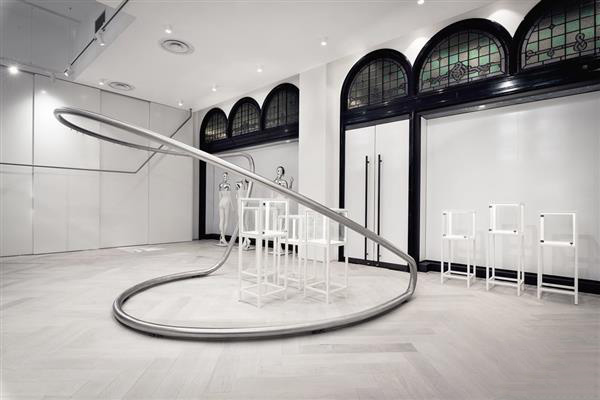 形似雕塑的3D打印不銹鋼衣架現(xiàn)身澳洲時(shí)裝店