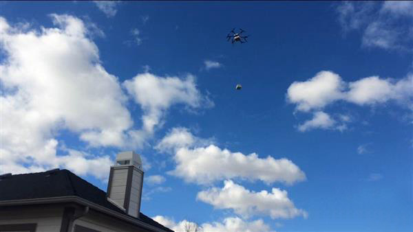 內華達州7-11聯合無人機公司Flirtey使用無人機派送訂單