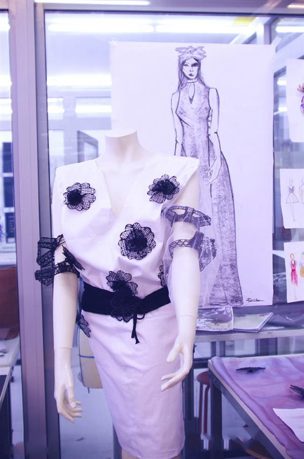 瑞士設(shè)計師用3D打印筆繪制華麗服裝和胸衣