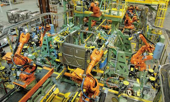 全球工業(yè)機(jī)器人穩(wěn)步發(fā)展 中國市場(chǎng)馬力全開