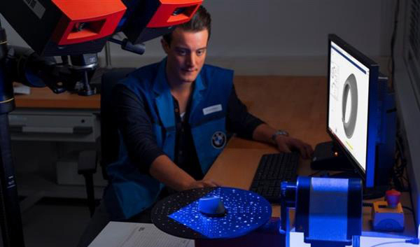 寶馬結(jié)合使用3D打印與虛擬現(xiàn)實(shí)，簡(jiǎn)化汽車設(shè)計(jì)過程