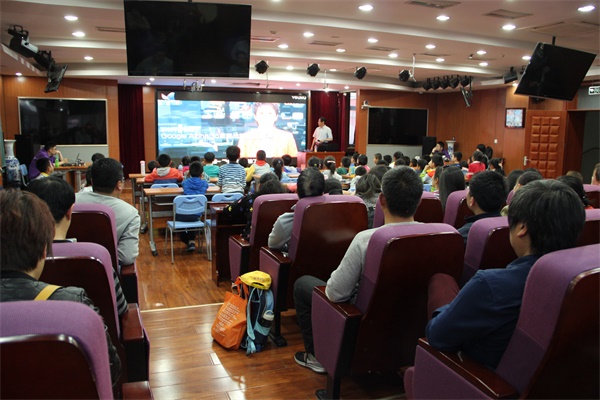 機器人編程引關注  童程童美走進北京公立校