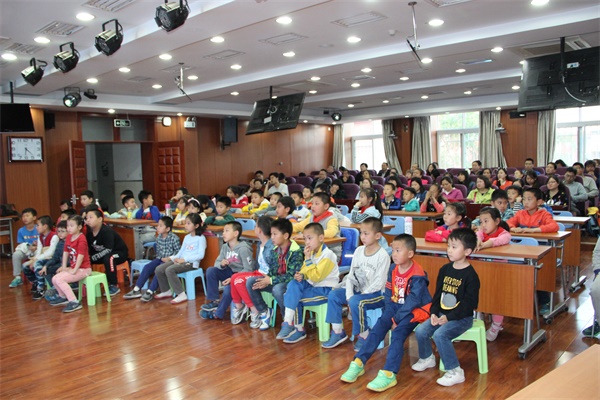 機器人編程引關注  童程童美走進北京公立校