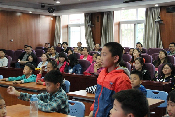 機器人編程引關注  童程童美走進北京公立校