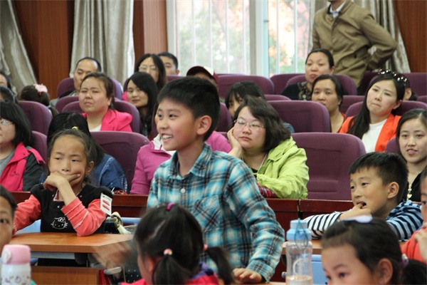 機器人編程引關注  童程童美走進北京公立校