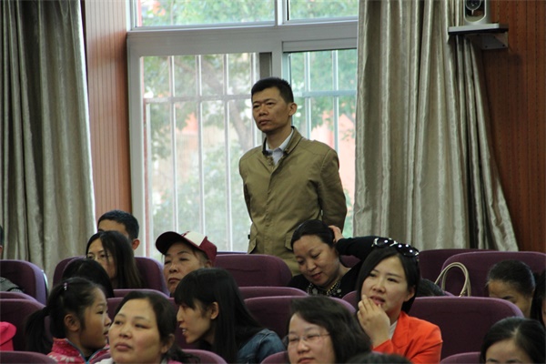 機器人編程引關注  童程童美走進北京公立校