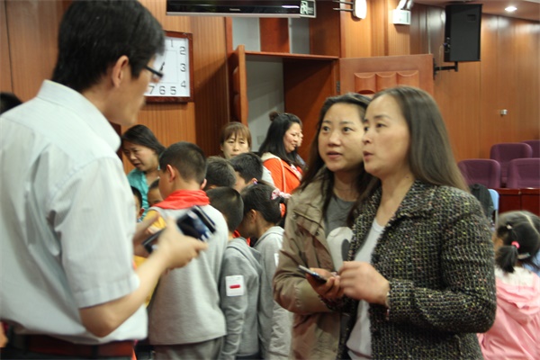 機器人編程引關注  童程童美走進北京公立校