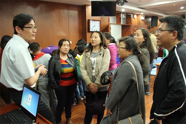 機器人編程引關注  童程童美走進北京公立校