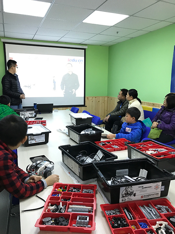 教育部|全國逾萬所學(xué)校開展機(jī)器人教育