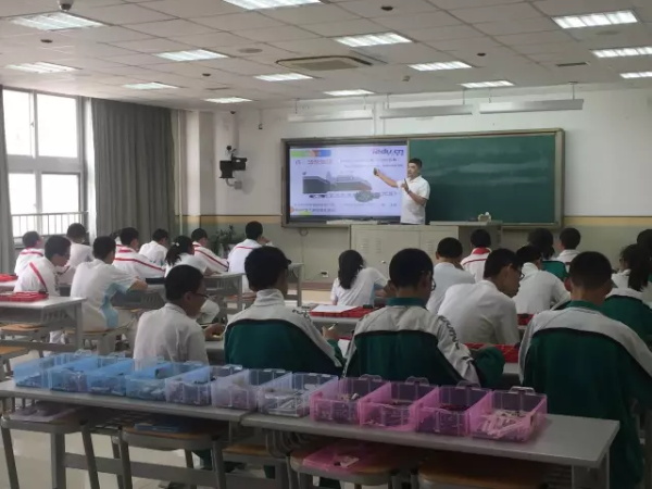 當(dāng)好幫手精準(zhǔn)服務(wù)，童程童美助力學(xué)校科技活動(dòng)