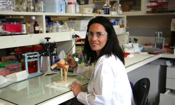 澳洲醫生用3D生物打印筆修復羊膝蓋，明年有望用在人身上