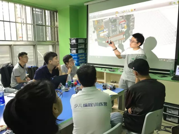 直選賽落幕又迎全國賽，WRO全國賽教練集訓中