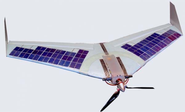 這款無(wú)人機(jī)可以在湖面進(jìn)行迫降 還能在水上充電