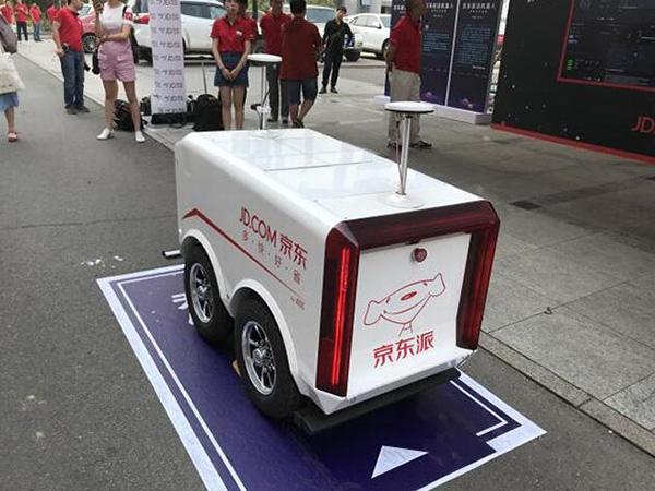 配送機器人現身618電商大戰 京東千億銷售快遞員要走3億公里
