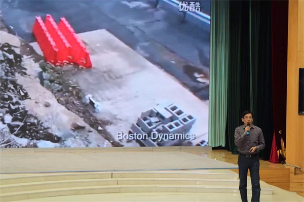 童程童美智能機器人編程課走進北大附小！和同學們一起感受科技魅力！