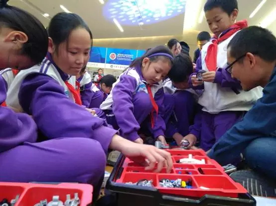 北京上地首屆青少年科技節(jié)|創(chuàng)新成長孵化夢想，童程童美老師受邀現(xiàn)場助力！