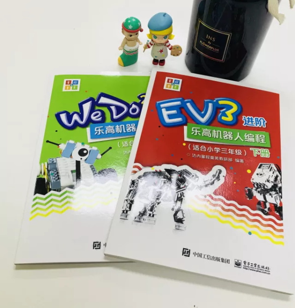 童程童美全國首套機器人編程課程教材出版了！