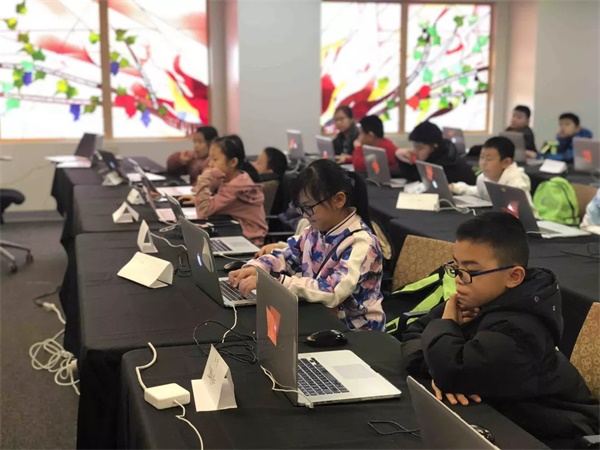 在世界頂級名校斯坦福大學學編程，讓孩子走在國際教育的前沿