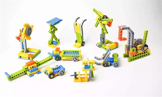 國內首本原創積木書《愛上機器人 plus1》—— 探索機器人的奧秘