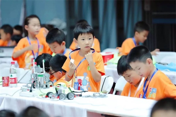 我國(guó)已有280萬(wàn)孩子接受機(jī)器人教育，你還在猶豫嗎？ 