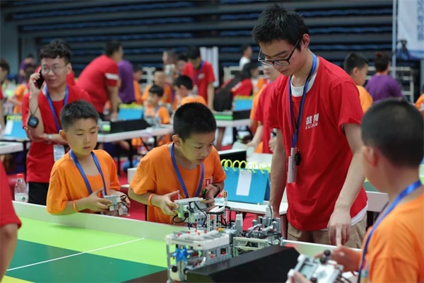 我國(guó)已有280萬(wàn)孩子接受機(jī)器人教育，你還在猶豫嗎？ 