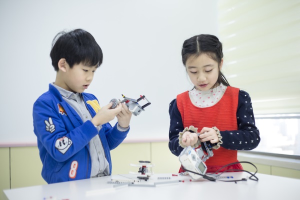 學(xué)機(jī)器人編程有什么用，少兒機(jī)器人編程好學(xué)嗎？