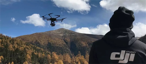 這個暑假，來童程童美，用無人機創(chuàng)作人生的第一部微電影吧！