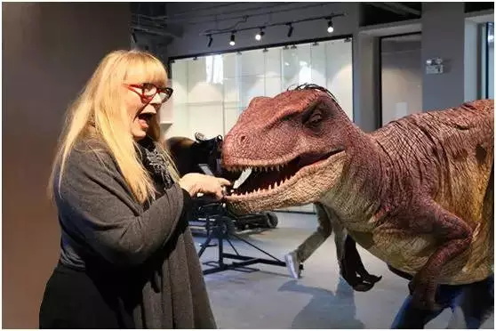 這個暑假，來童程童美，用無人機創(chuàng)作人生的第一部微電影吧！