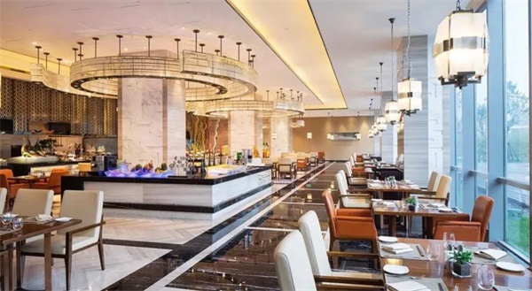 這個暑假，來童程童美，用無人機創(chuàng)作人生的第一部微電影吧！