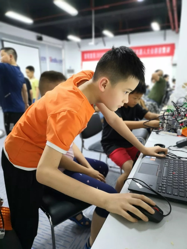 走向勝利，202顆明日之星云集童程童美RoboRAVE國際大賽暑期特訓營！