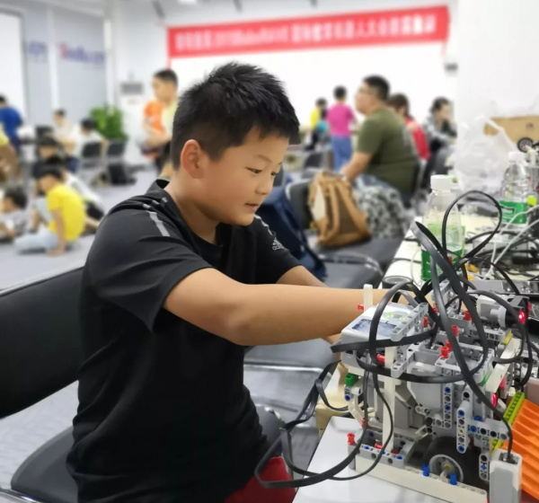 走向勝利，202顆明日之星云集童程童美RoboRAVE國際大賽暑期特訓營！