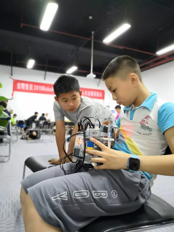 走向勝利，202顆明日之星云集童程童美RoboRAVE國際大賽暑期特訓營！