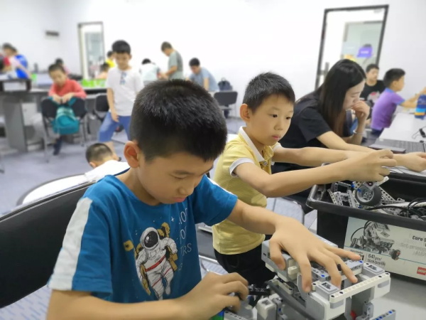 走向勝利，202顆明日之星云集童程童美RoboRAVE國際大賽暑期特訓營！