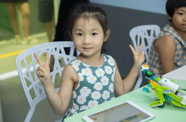 “媽媽，我覺(jué)得編程比王者榮耀好玩多了！”