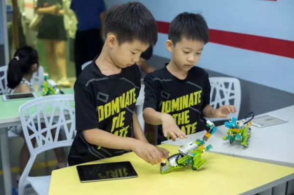 “媽媽，我覺(jué)得編程比王者榮耀好玩多了！”