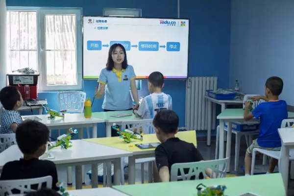 “媽媽，我覺(jué)得編程比王者榮耀好玩多了！”