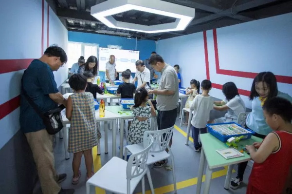 “媽媽，我覺(jué)得編程比王者榮耀好玩多了！”