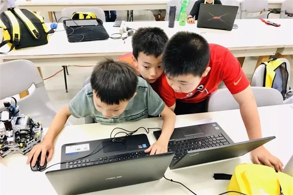 跨國交流，童程童美學員登上中國駐洛杉磯總領館官網頭條！