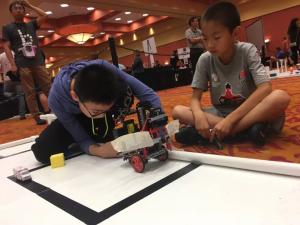 直通國(guó)際賽！Botball國(guó)際教育機(jī)器人大會(huì)-童程童美專場(chǎng)開始報(bào)名啦~