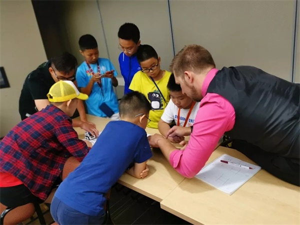 走出國門，擁抱未來！童程童美2020年寒假國際高端編程研學(xué)營報(bào)名開啟！